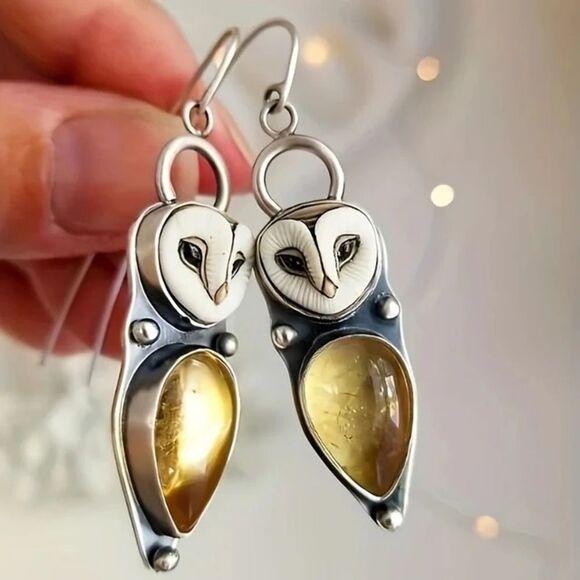 Free People Jewelry - Owl earrings S665
